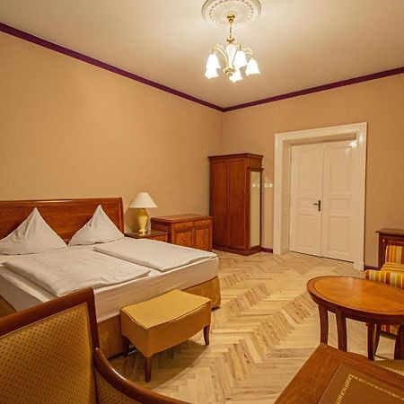 4 Bedrooms 130M2 Apartment At The Main City Square Praga Exterior foto