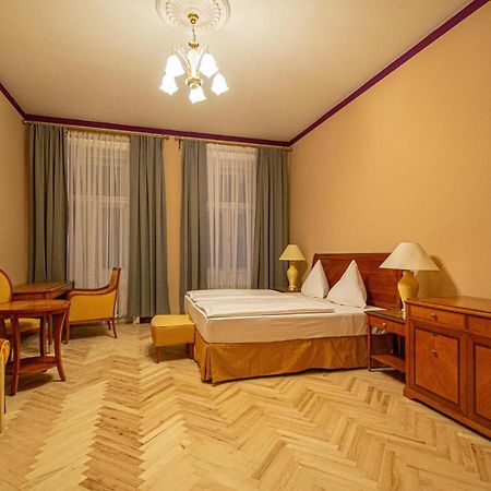 4 Bedrooms 130M2 Apartment At The Main City Square Praga Exterior foto