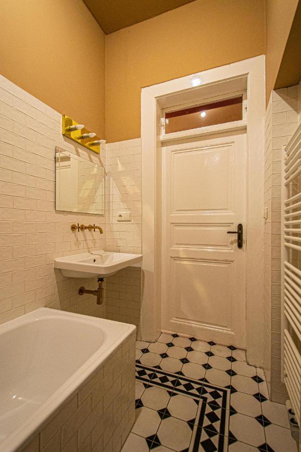 4 Bedrooms 130M2 Apartment At The Main City Square Praga Exterior foto