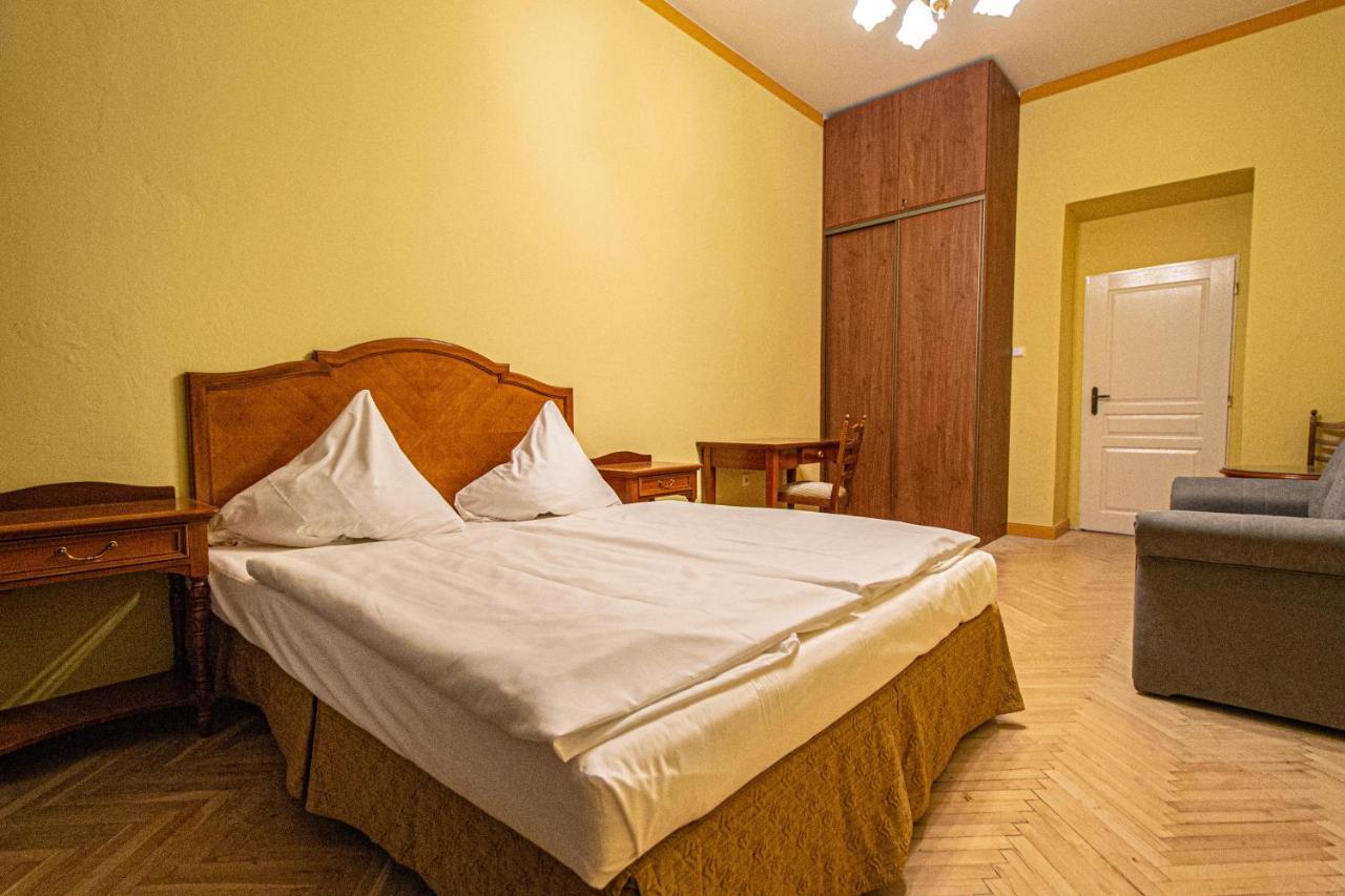 4 Bedrooms 130M2 Apartment At The Main City Square Praga Exterior foto
