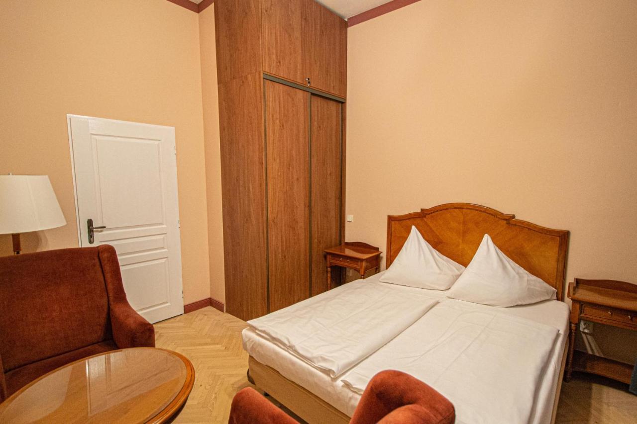 4 Bedrooms 130M2 Apartment At The Main City Square Praga Exterior foto